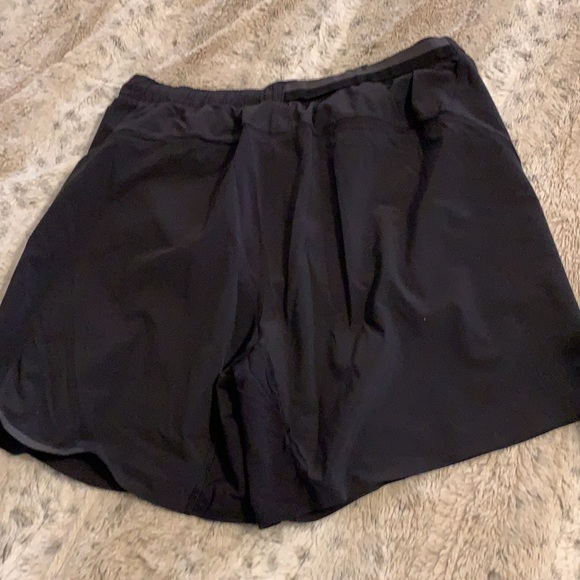 LuLuLemon Running shorts, great pair rarely used - Picture 3 of 4